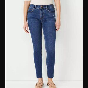 Ann Taylor Petite Curvy Sculpting Pocket Mid Rise Skinny Jean- Mid Stone wash 6P